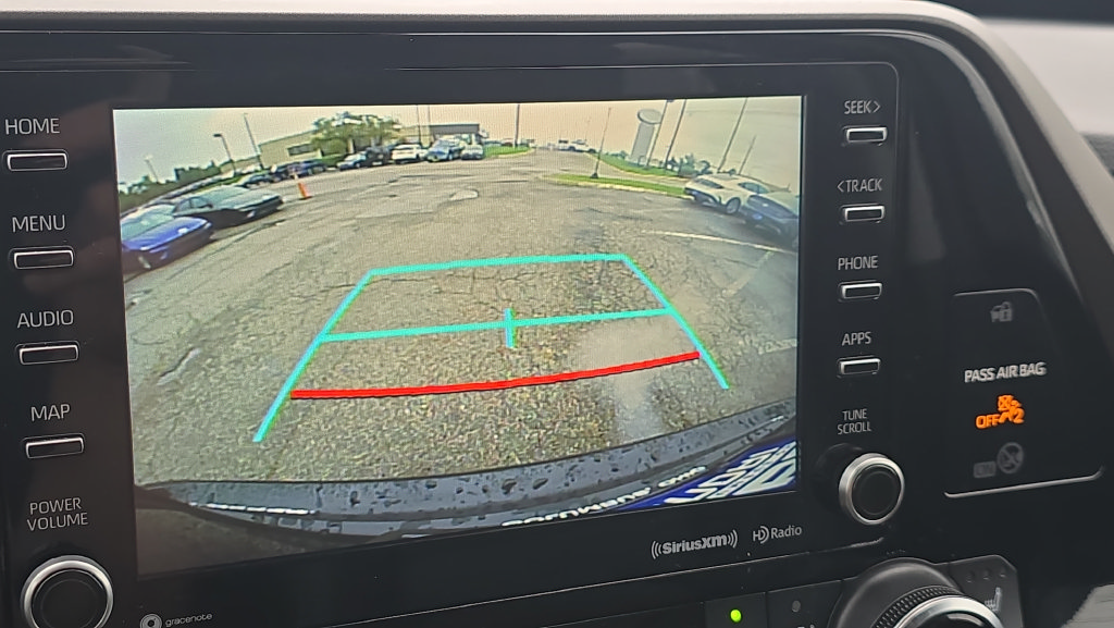 Used 2021 Toyota Highlander XLE AWD/4WD image 18
