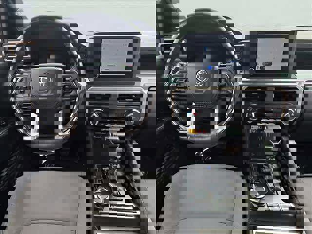 Used 2024 Toyota Tacoma SR5 AWD/4WD image 18