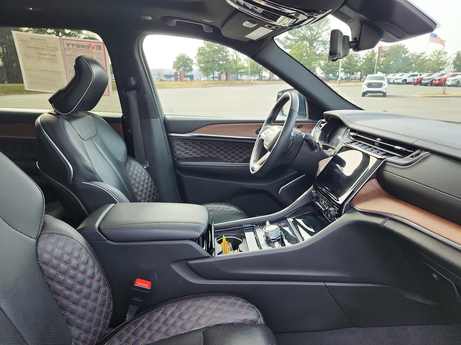 Used 2023 Jeep Grand Cherokee L Summit w/ Advanced Protech Group IV image 9