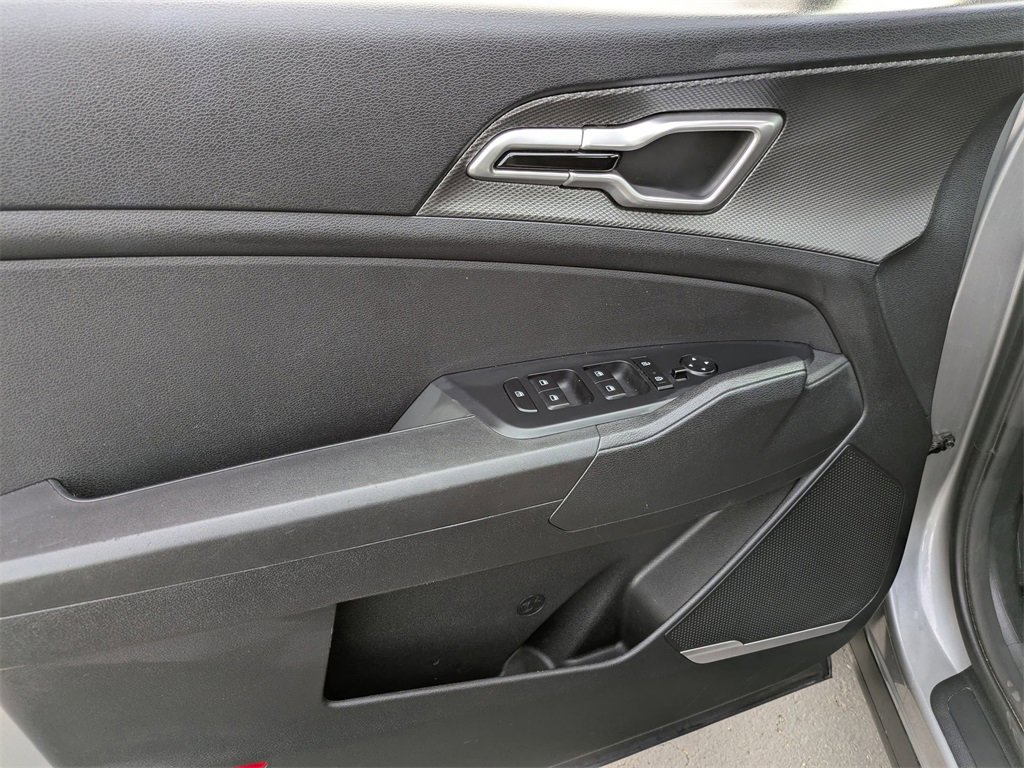 Used 2024 Kia Sportage LX image 15