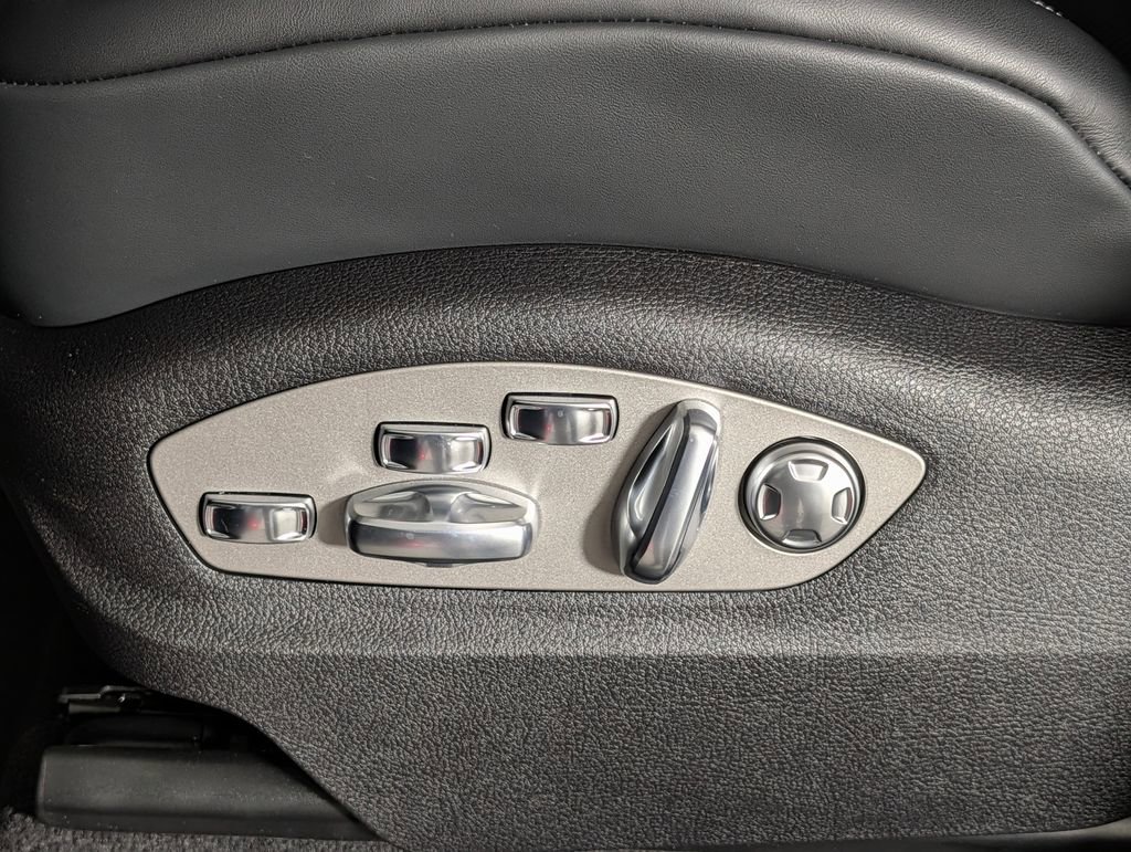 New 2026 Porsche Macan image 29