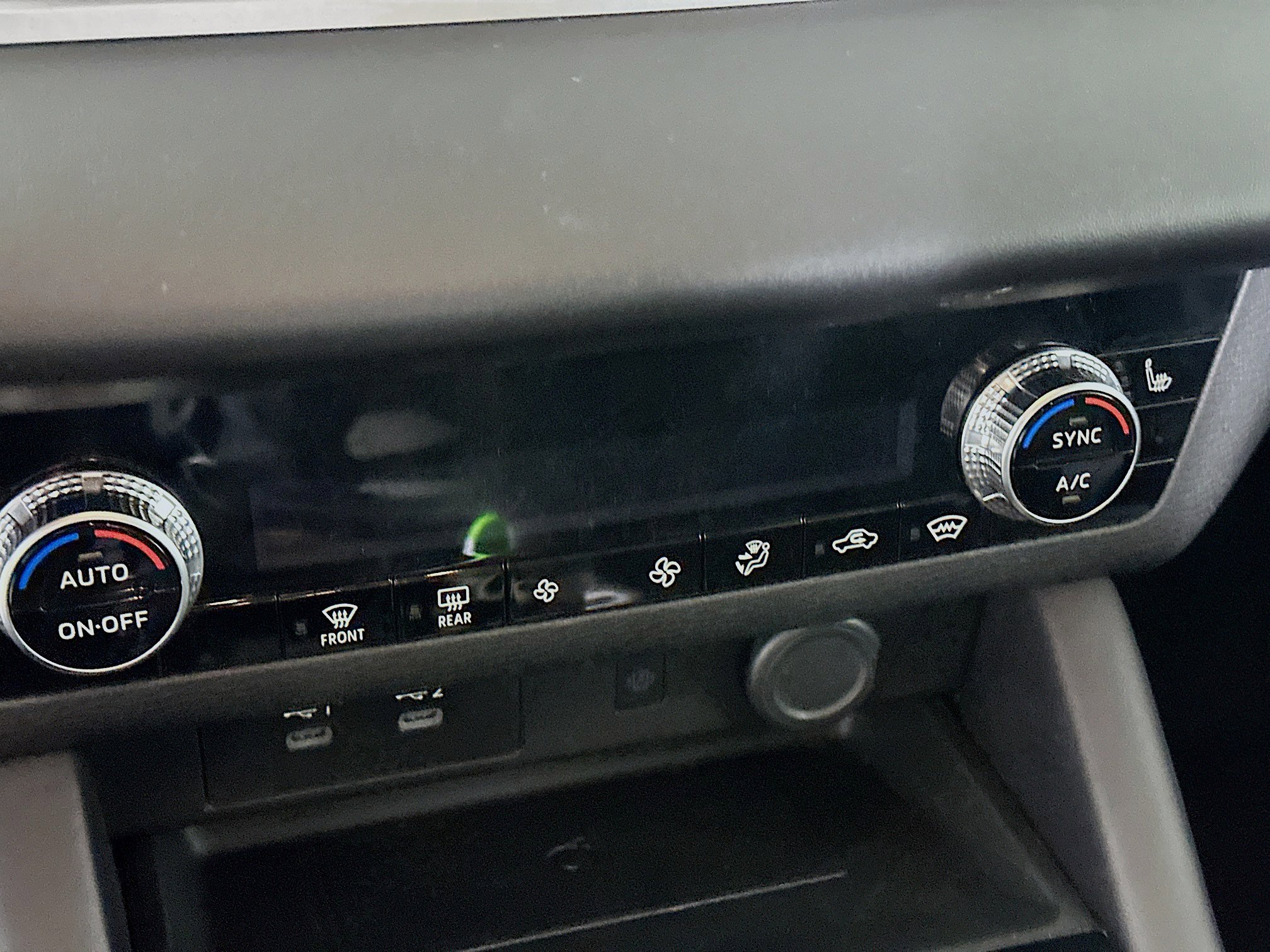 Used 2025 Mitsubishi Outlander SE image 24