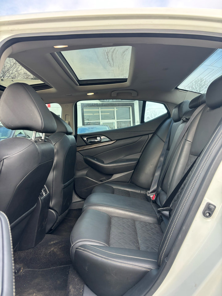 Used 2017 Nissan Maxima Platinum image 14