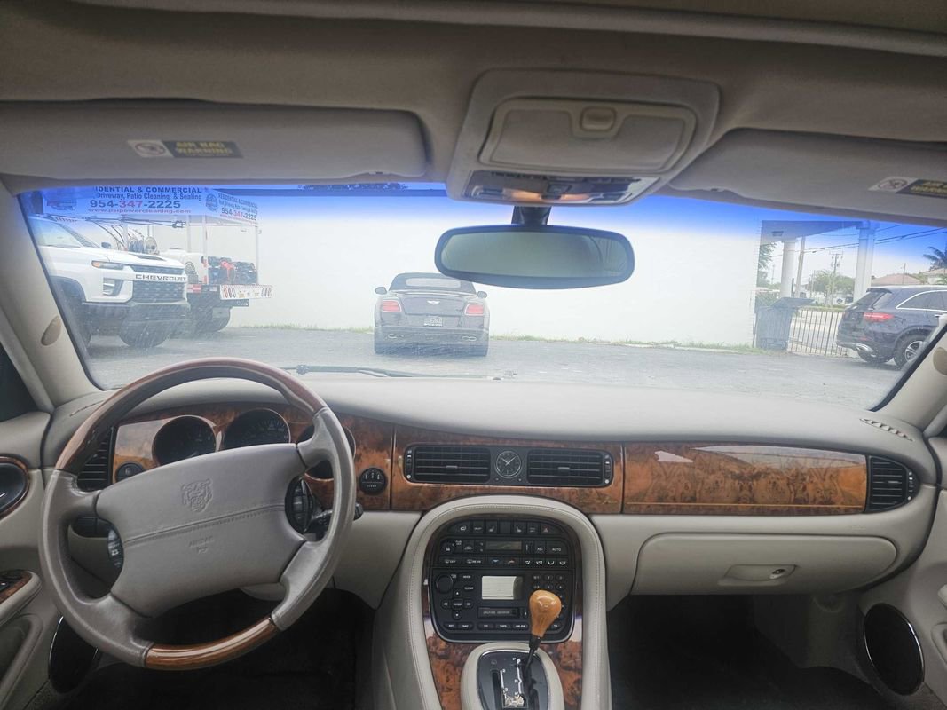 Used 2003 Jaguar XJ8 L image 15
