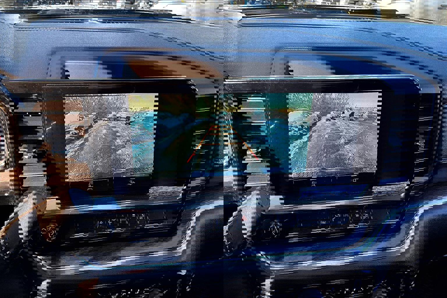 Used 2024 Chevrolet Silverado 2500 LT w/ Convenience Package image 15