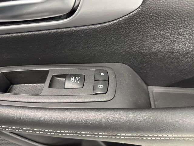 Used 2023 Chrysler Pacifica Touring-L w/ S Appearance Package image 27