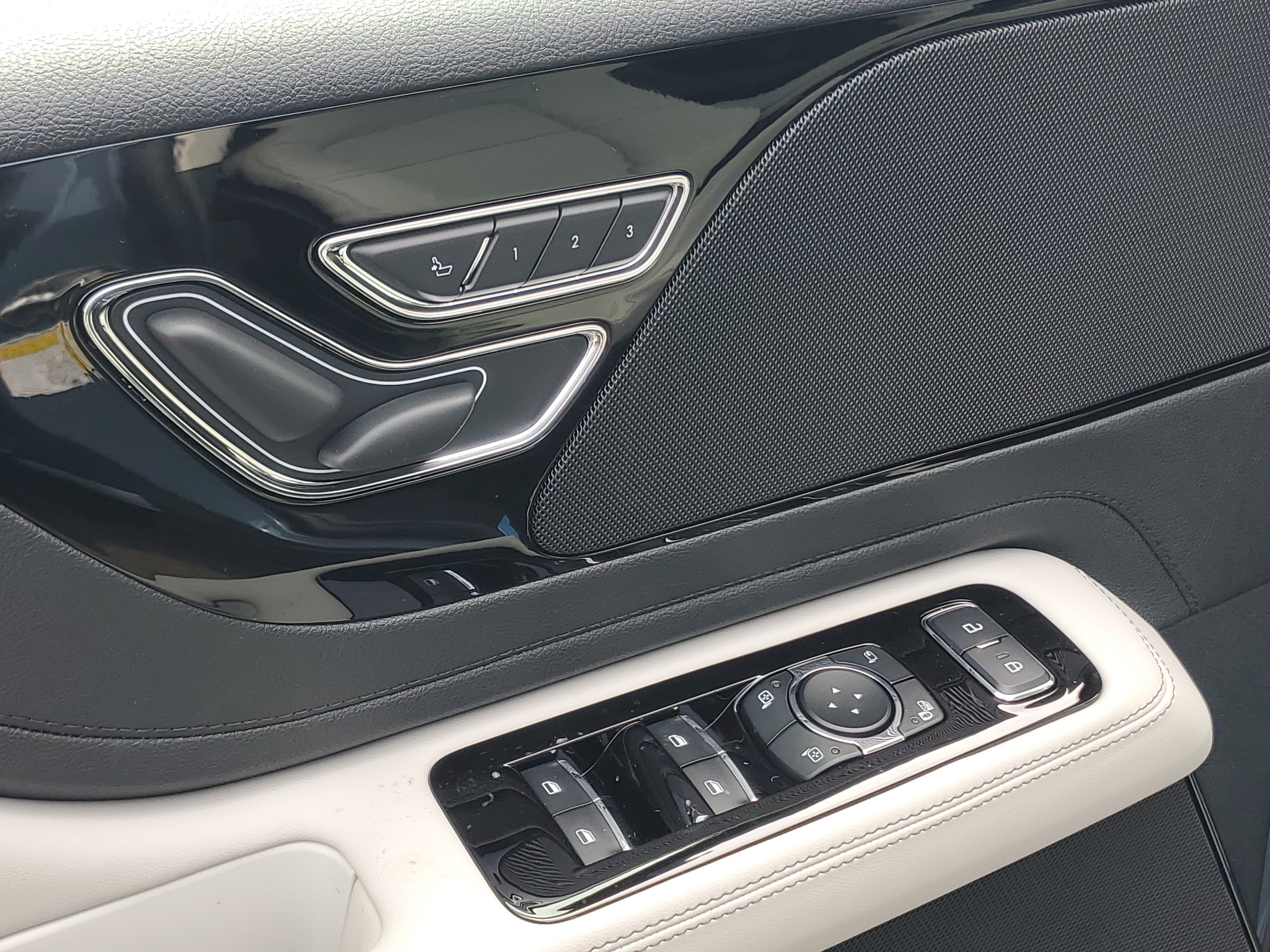 New 2026 Lincoln Aviator AWD image 9