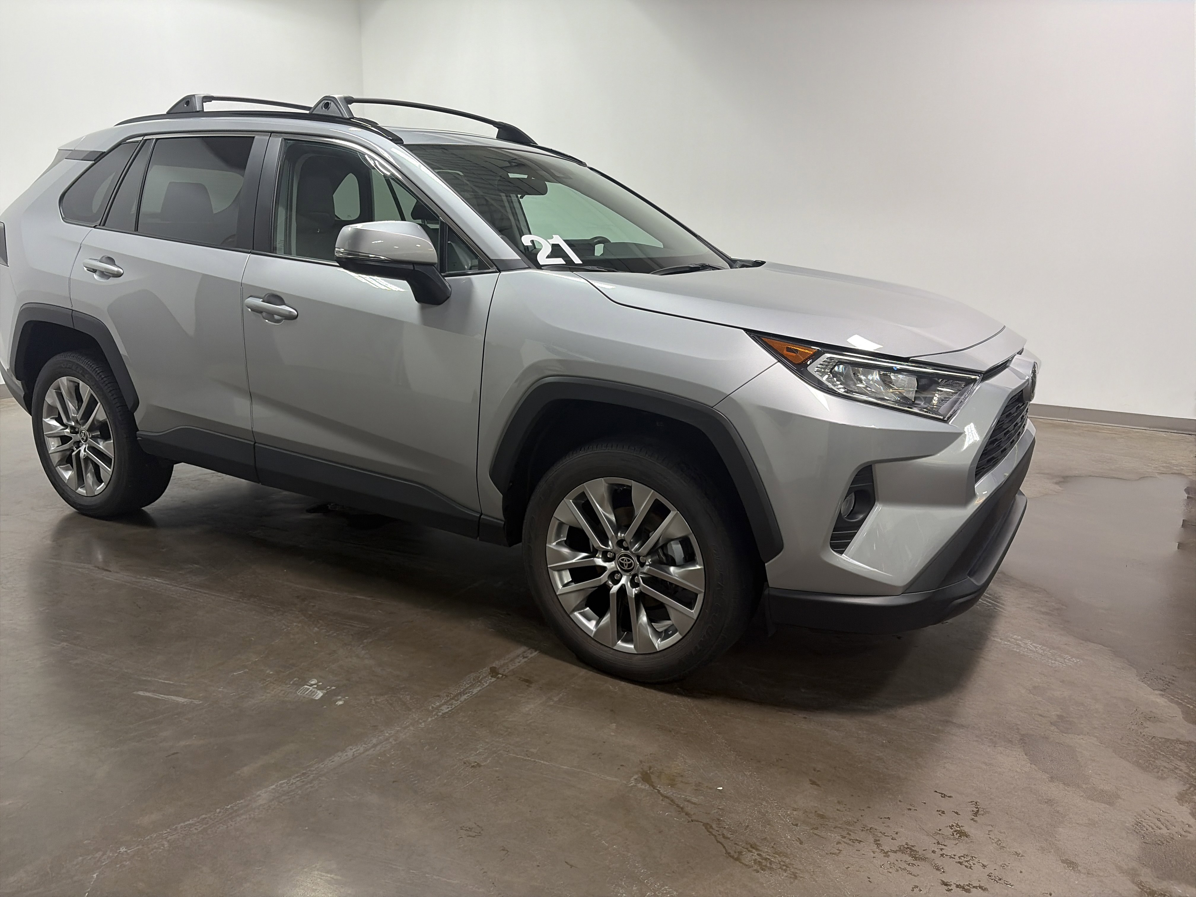 Used 2021 Toyota RAV4 XLE Premium image 2