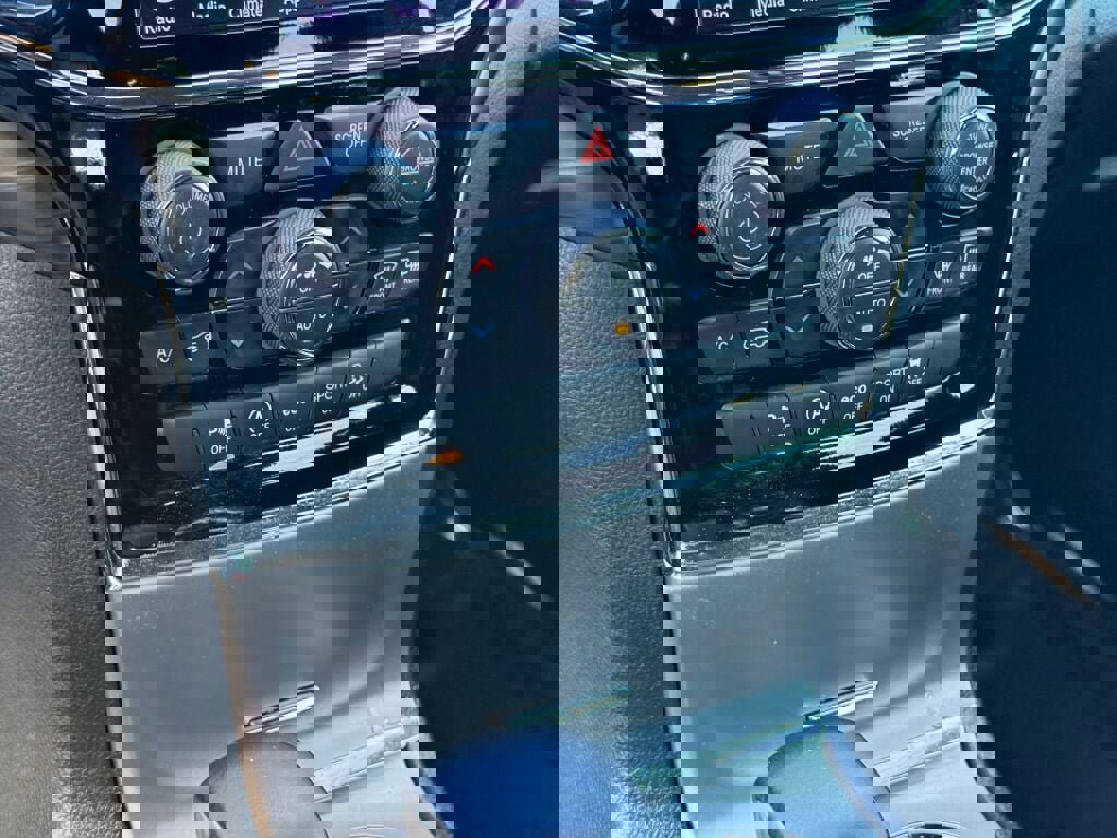 Used 2019 Jeep Grand Cherokee Altitude image 24