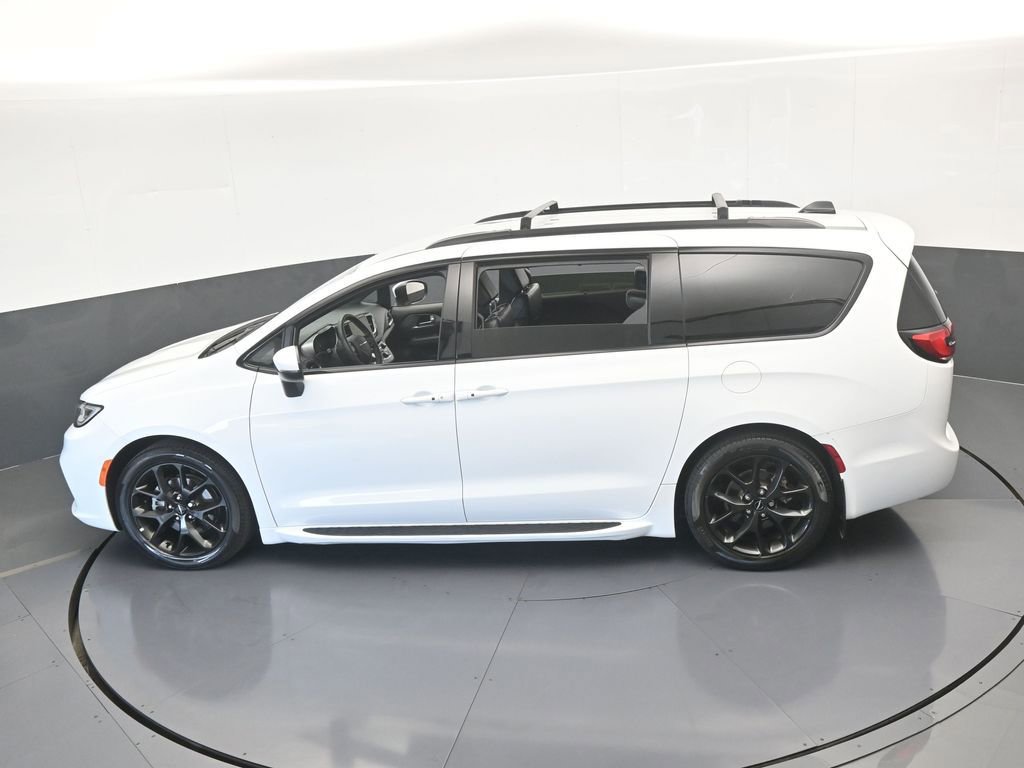 Used 2023 Chrysler Pacifica Touring-L w/ S Appearance Package image 51