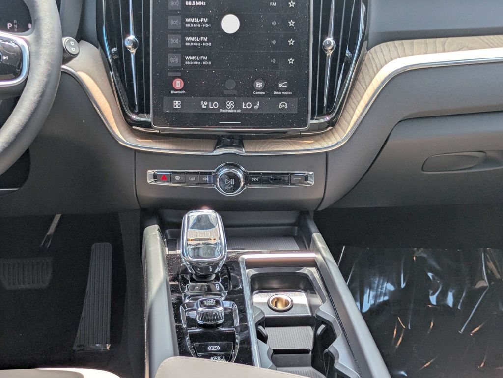 New 2026 Volvo XC60 B5 Plus w/ Protection Package Premier AWD/4WD image 20