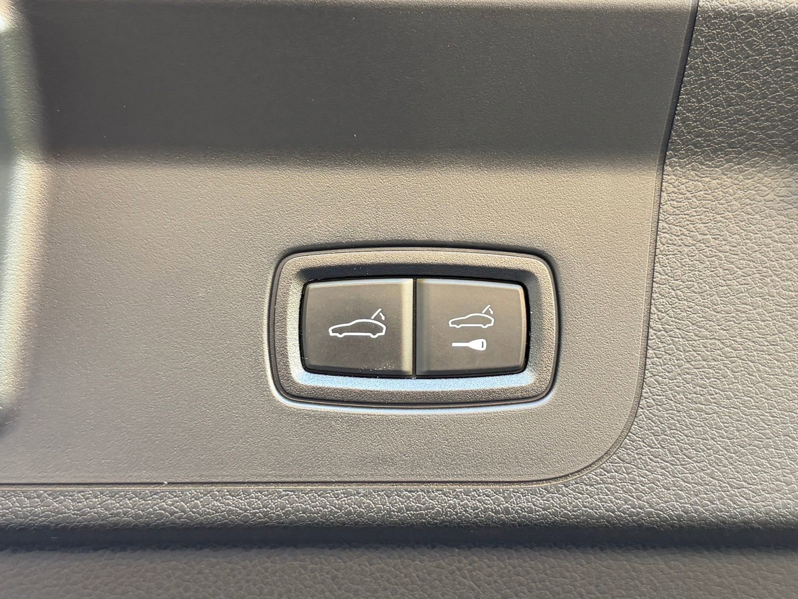 Used 2023 Porsche Panamera 4 Platinum Edition image 19