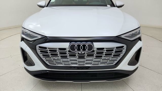 Used 2024 Audi Q8 e-tron Premium Plus w/ Premium Plus Package image 8