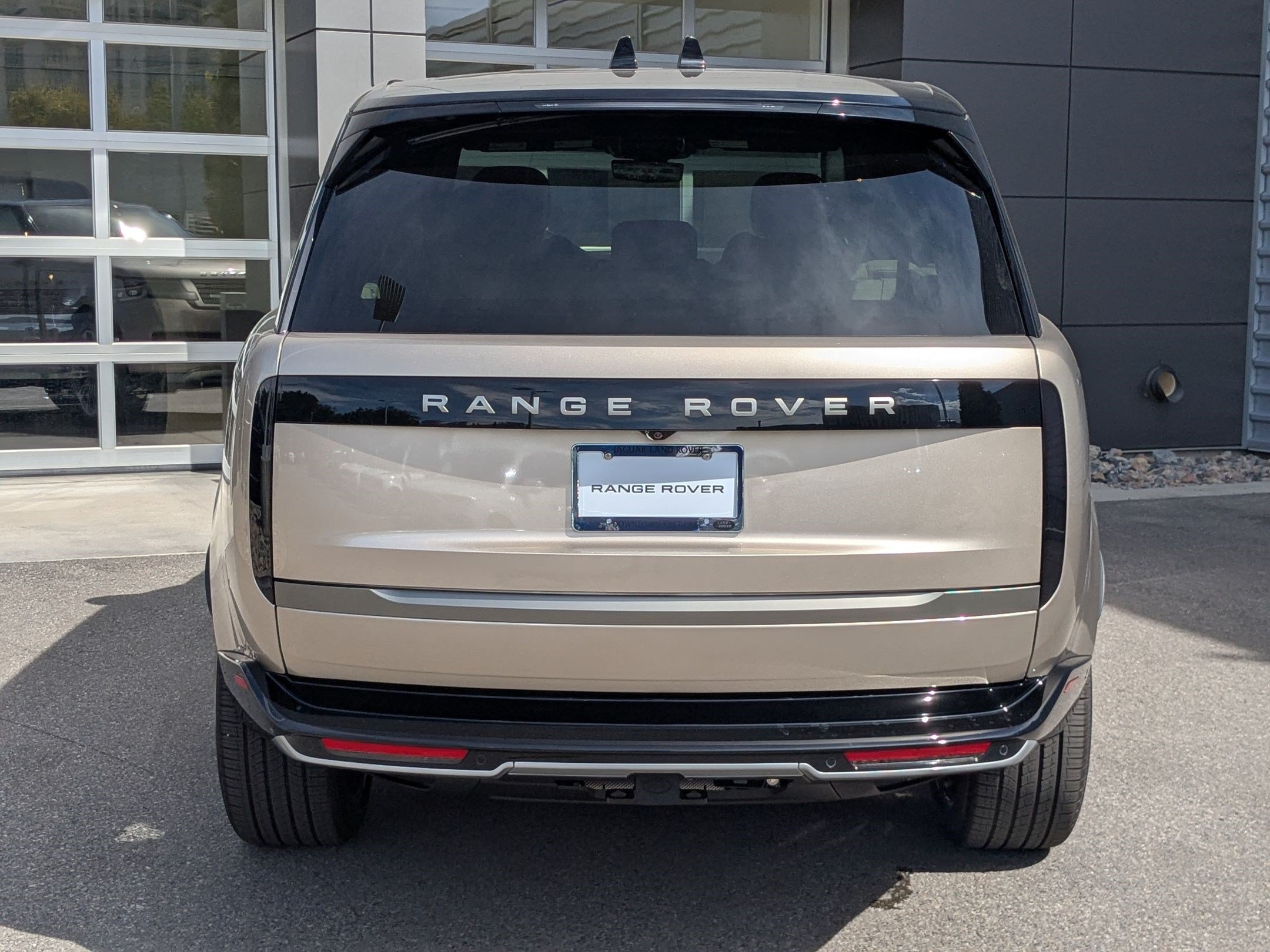 New 2026 Land Rover Range Rover Long Wheelbase SE AWD/4WD image 6