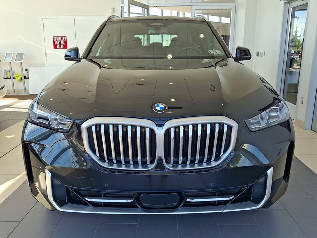 Used 2024 BMW X5 xDrive40i w/ Premium Package AWD/4WD image 2