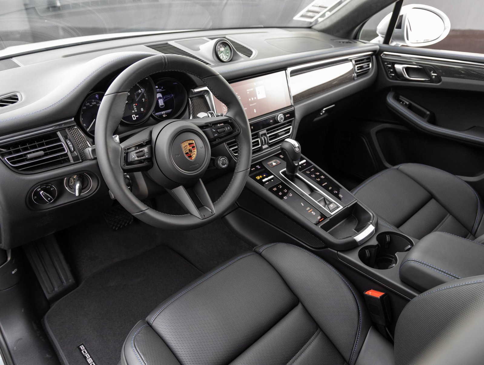 New 2026 Porsche Macan GTS image 4