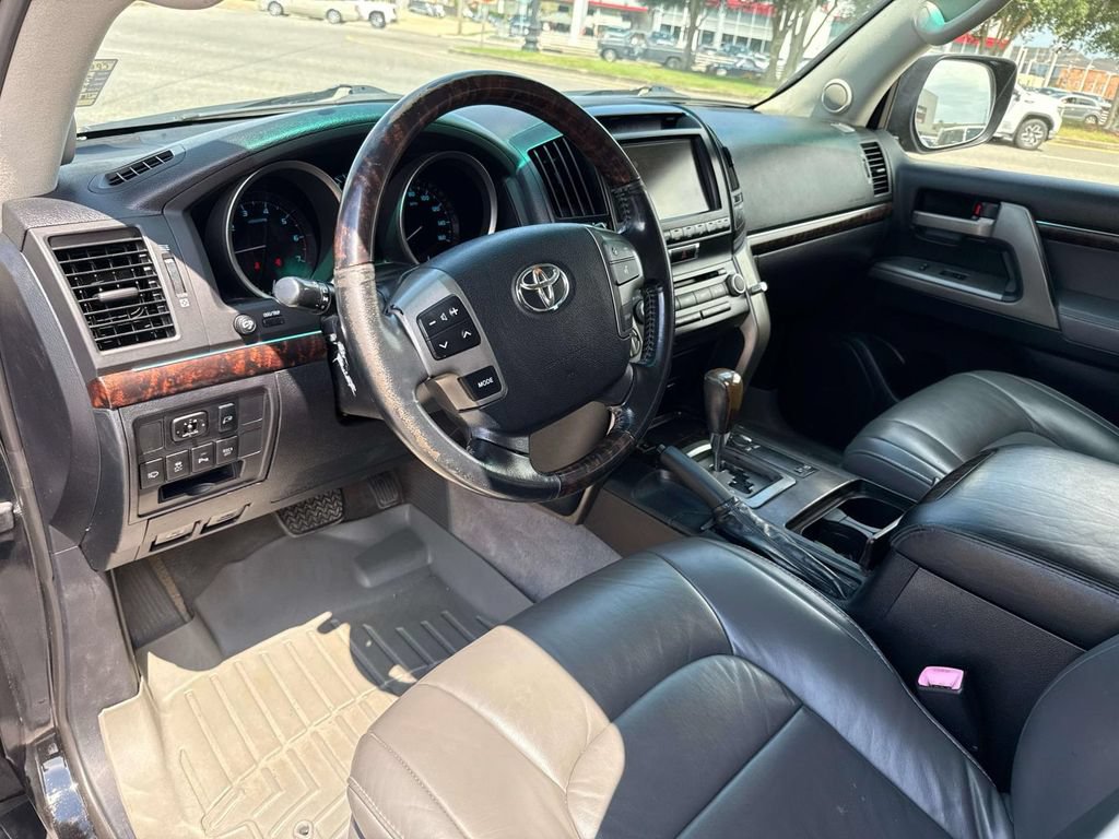 Used 2011 Toyota Land Cruiser w/ Upgrade Pkg AWD/4WD image 20