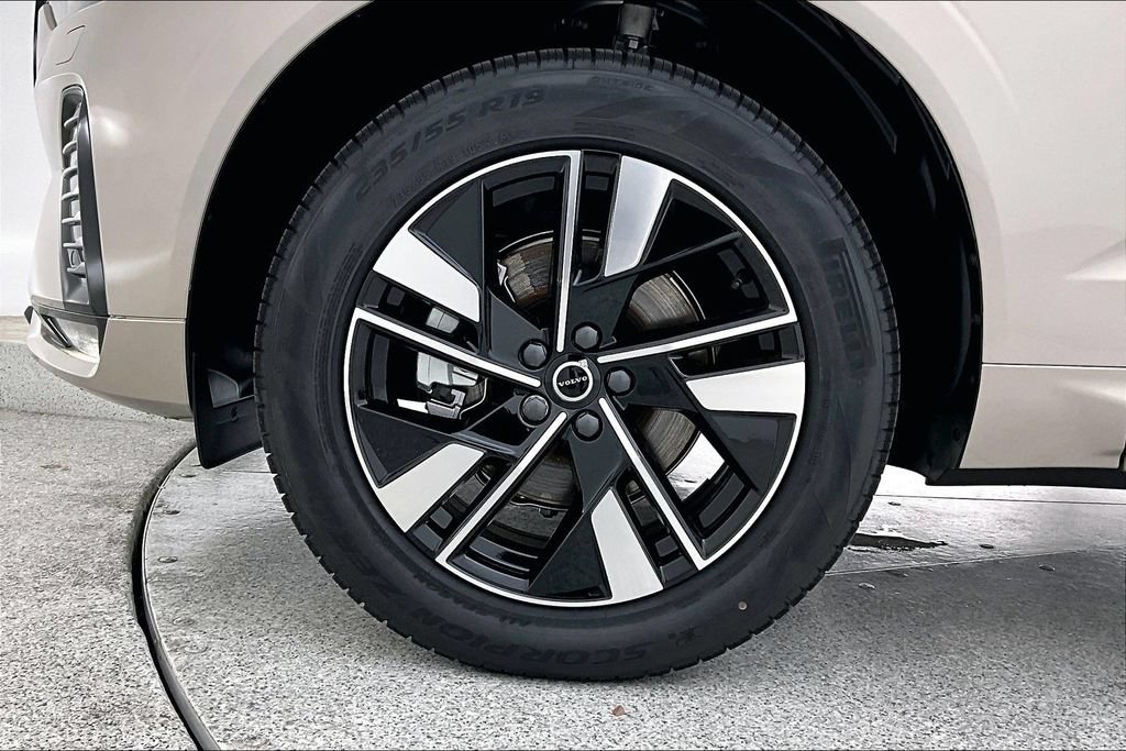 New 2026 Volvo XC60 B5 Core w/ Climate Package AWD/4WD image 34