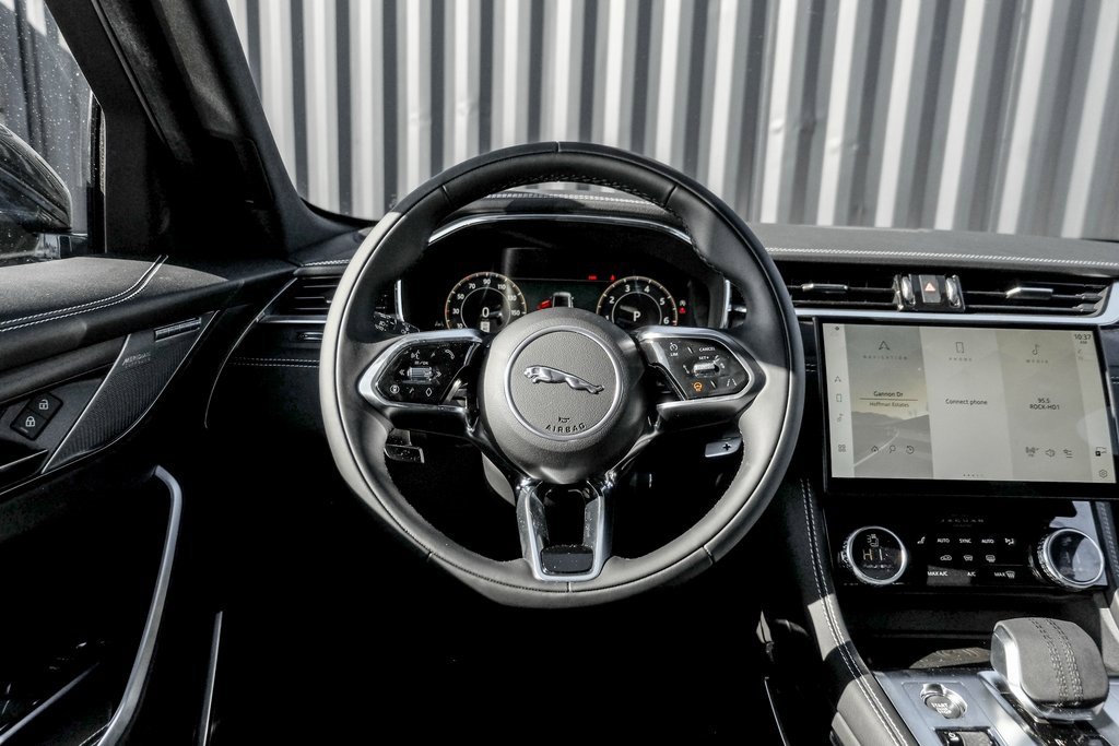 New 2025 Jaguar F-PACE R-Dynamic S image 16