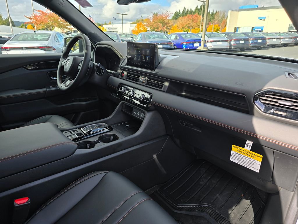 New 2025 Honda Pilot TrailSport image 4