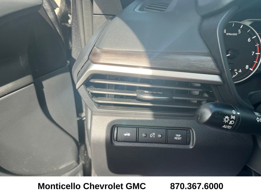 Used 2024 Nissan Altima 2.5 SV image 11