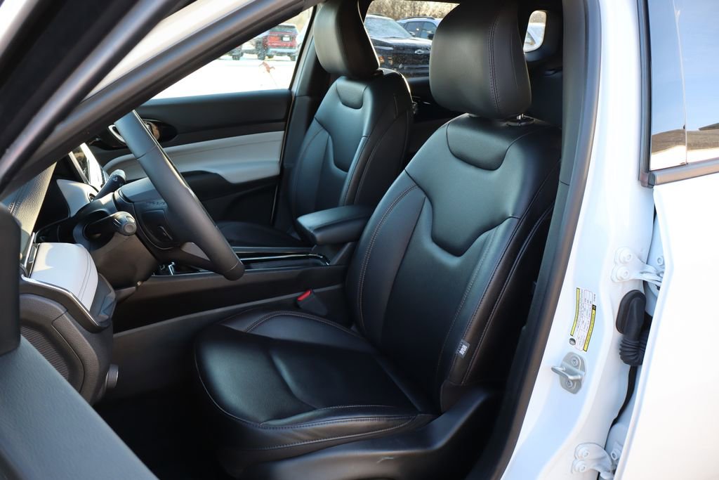 Used 2024 Jeep Compass Limited image 11