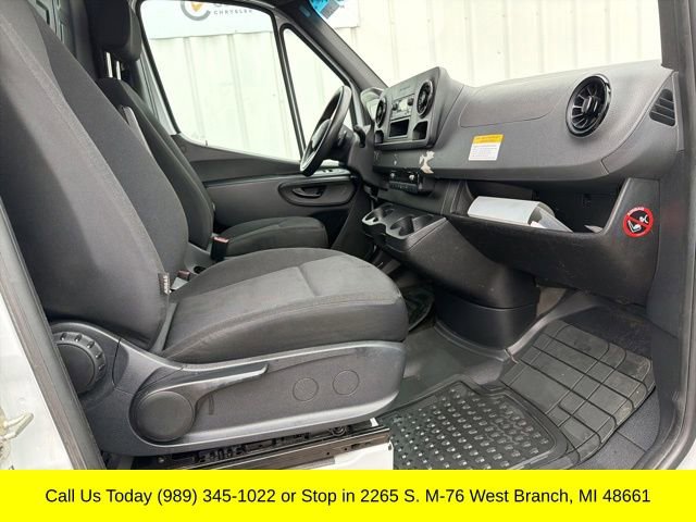 Used 2021 Freightliner Sprinter 1500 RWD image 28