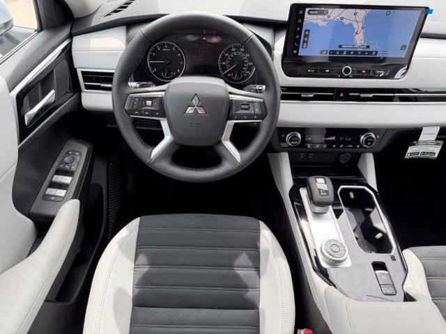 New 2026 Mitsubishi Outlander SE FWD image 17