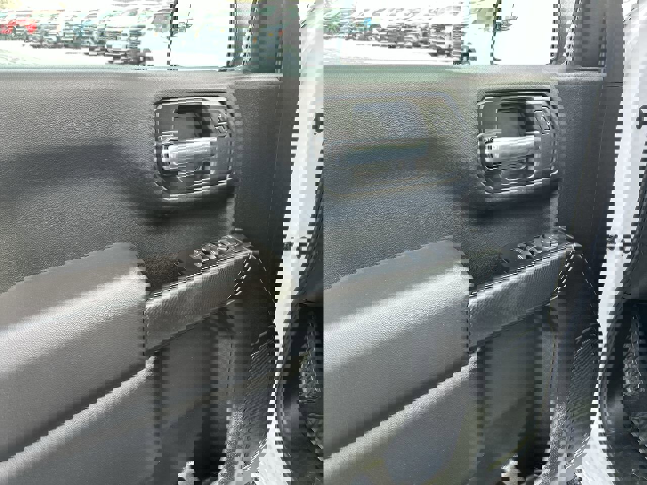 Used 2023 Chevrolet Silverado 1500 Custom image 18