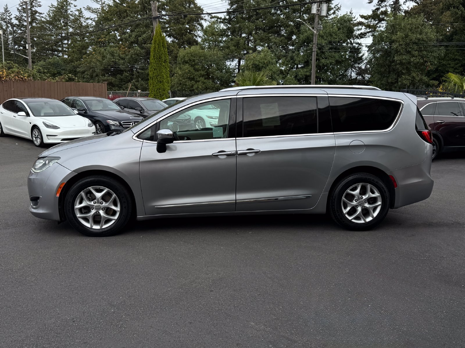 Used 2020 Chrysler Pacifica Limited FWD image 4