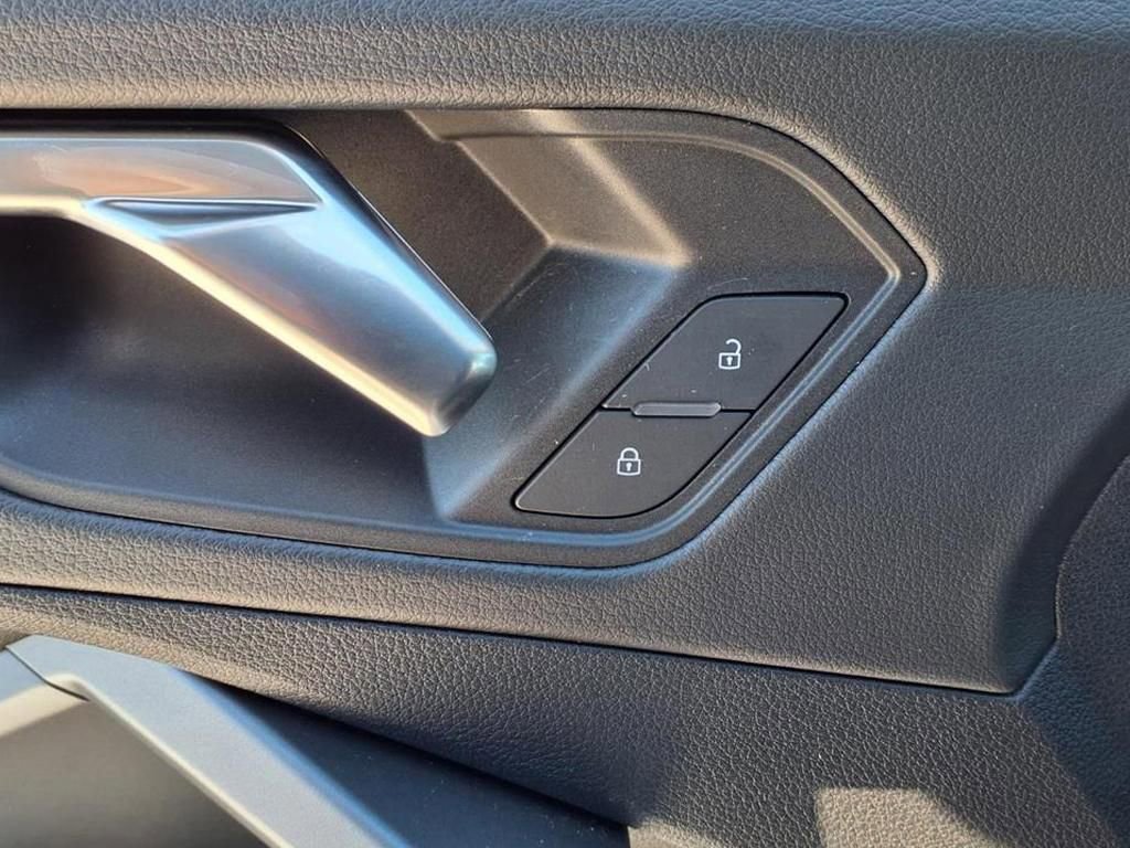 Used 2025 Audi Q3 2.0T Premium w/ Convenience Package image 9