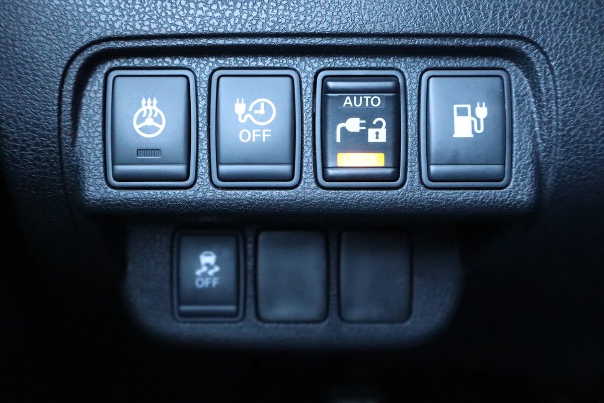 Used 2016 Nissan Leaf SV image 28