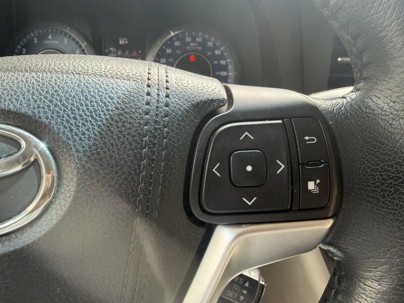 Used 2015 Toyota Sienna XLE w/ XLE Navigation Package AWD/4WD image 33