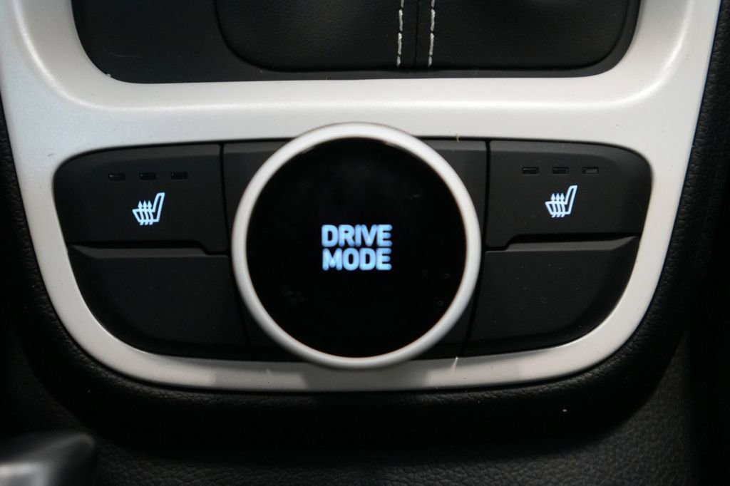 New 2025 Hyundai Venue Limited image 35