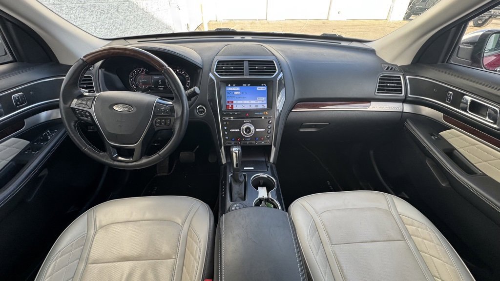 Used 2017 Ford Explorer Platinum image 11