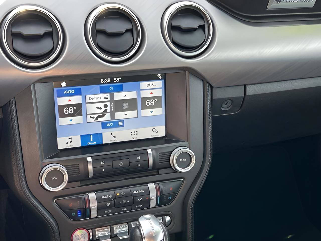 Used 2018 Ford Mustang Premium image 17