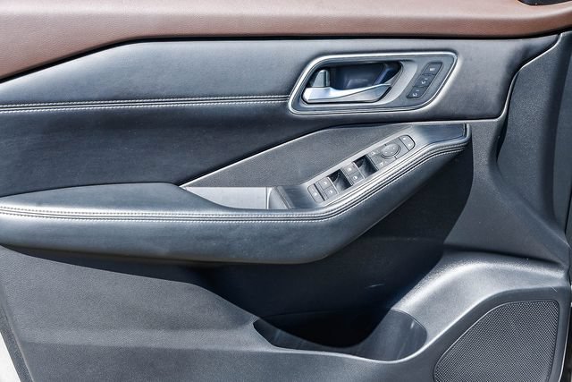 Used 2022 Nissan Rogue Platinum w/ Head-Up Display Package FWD image 25