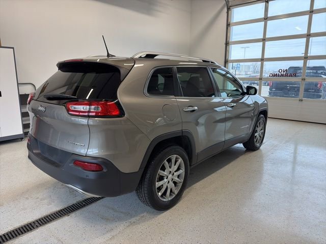 Used 2018 Jeep Cherokee Limited w/ Luxury Group image 7