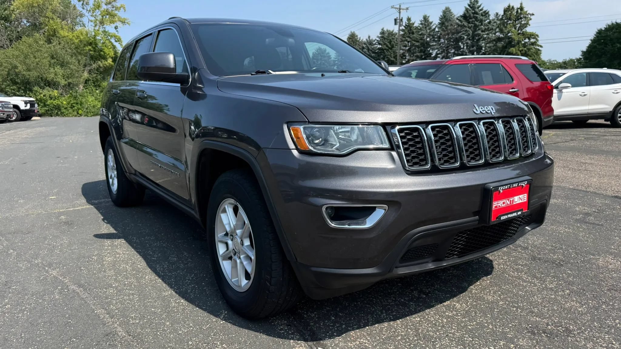 Used 2019 Jeep Grand Cherokee Laredo AWD/4WD image 14