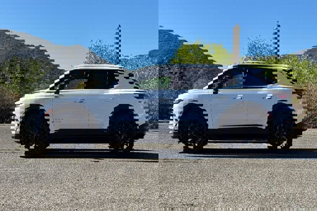 New 2026 Chevrolet Equinox EV LT w/ LPO, Blackout Package image 7