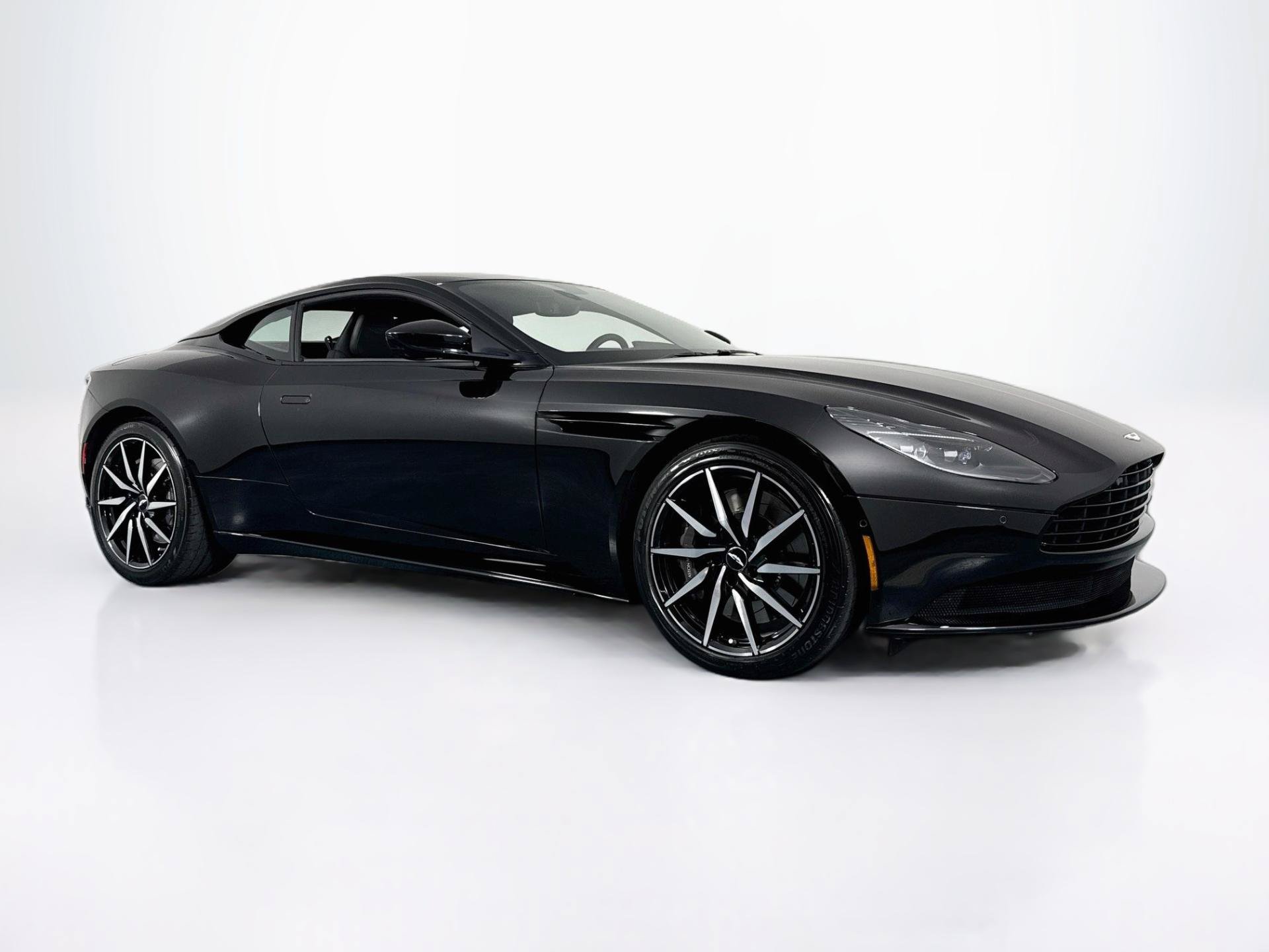 Used 2020 Aston Martin DB11 Coupe RWD image 3