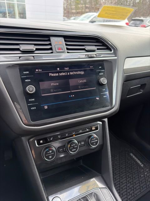 Used 2021 Volkswagen Tiguan SE w/ Panoramic Sunroof Package image 12