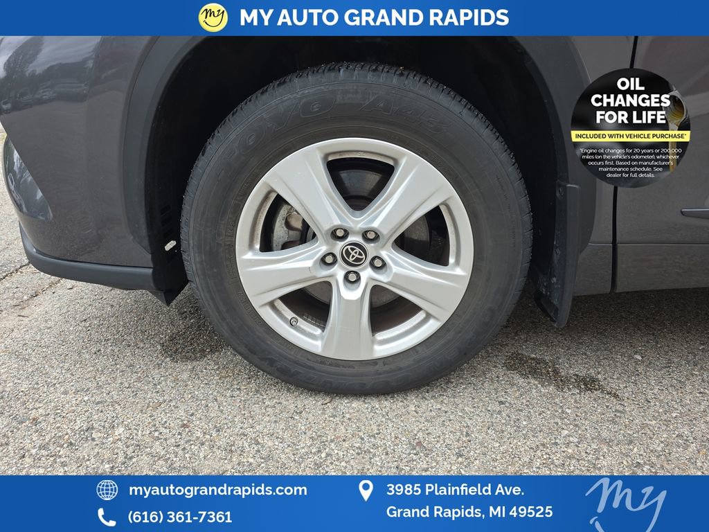 Used 2023 Toyota Highlander LE AWD/4WD image 30