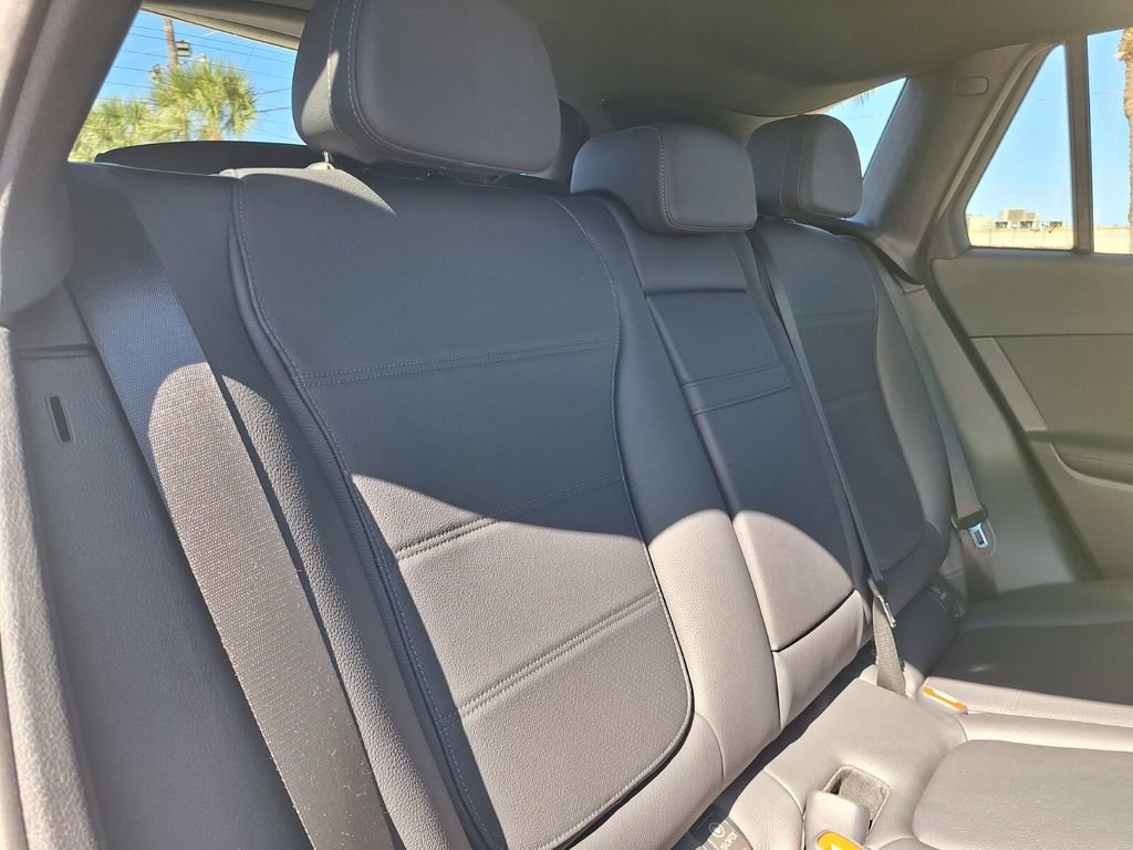 Used 2025 Mercedes-Benz GLC 300 image 28