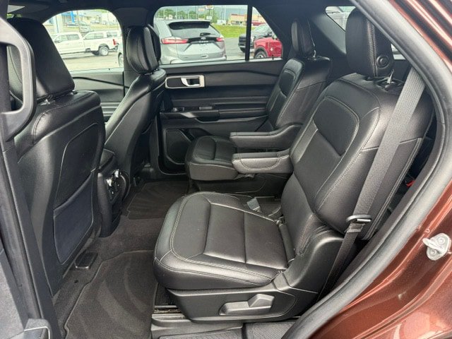Used 2020 Ford Explorer XLT w/ Equipment Group 202A AWD/4WD image 8