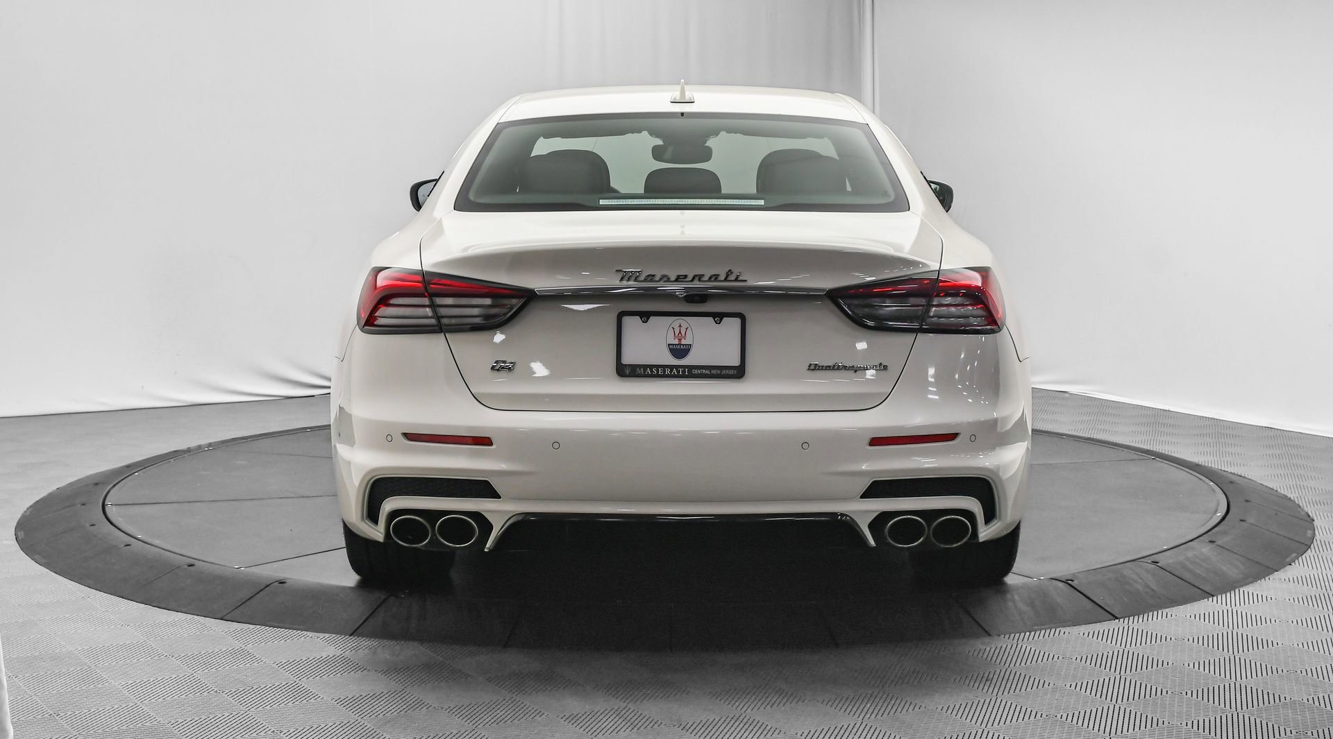 Used 2022 Maserati Quattroporte Modena Q4 image 6