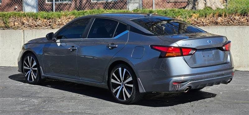 Used 2020 Nissan Altima 2.5 SR w/ Premium Package image 3
