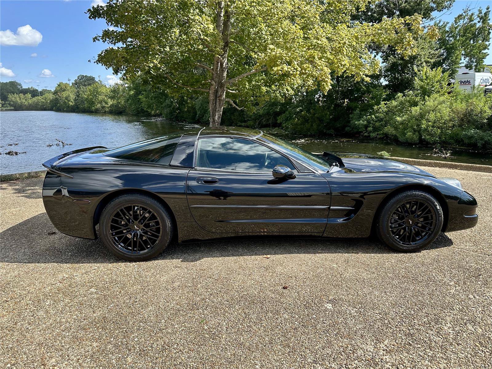 Used 1998 Chevrolet Corvette Coupe w/ Roof Pkg RWD image 2