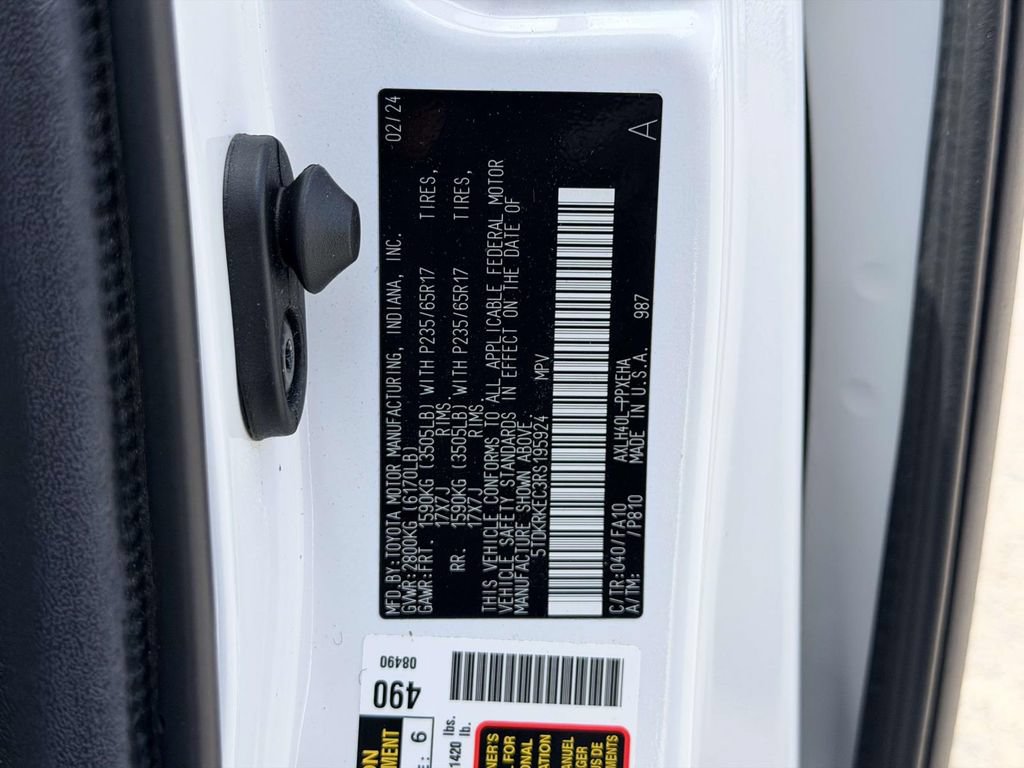 Certified 2024 Toyota Sienna LE FWD image 26