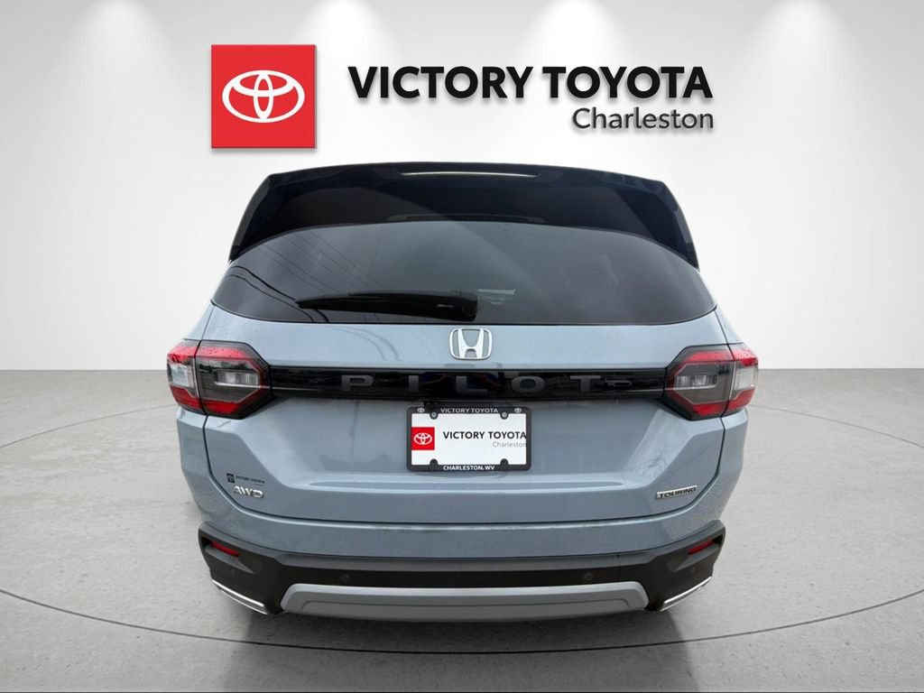 Used 2023 Honda Pilot Touring image 4